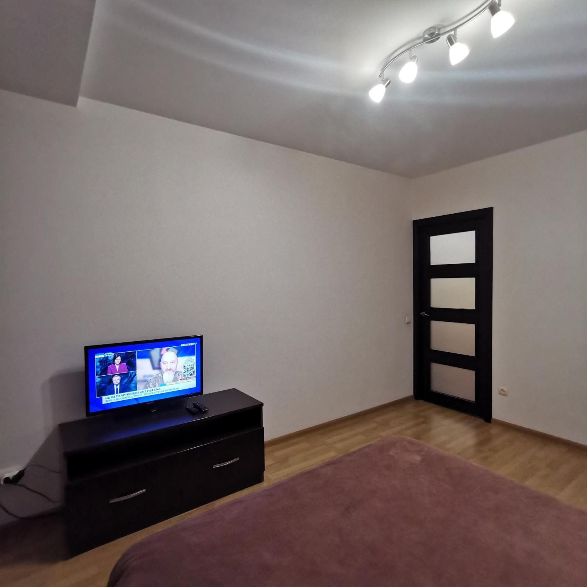 Big Apartment In Rivne Center Exterior foto