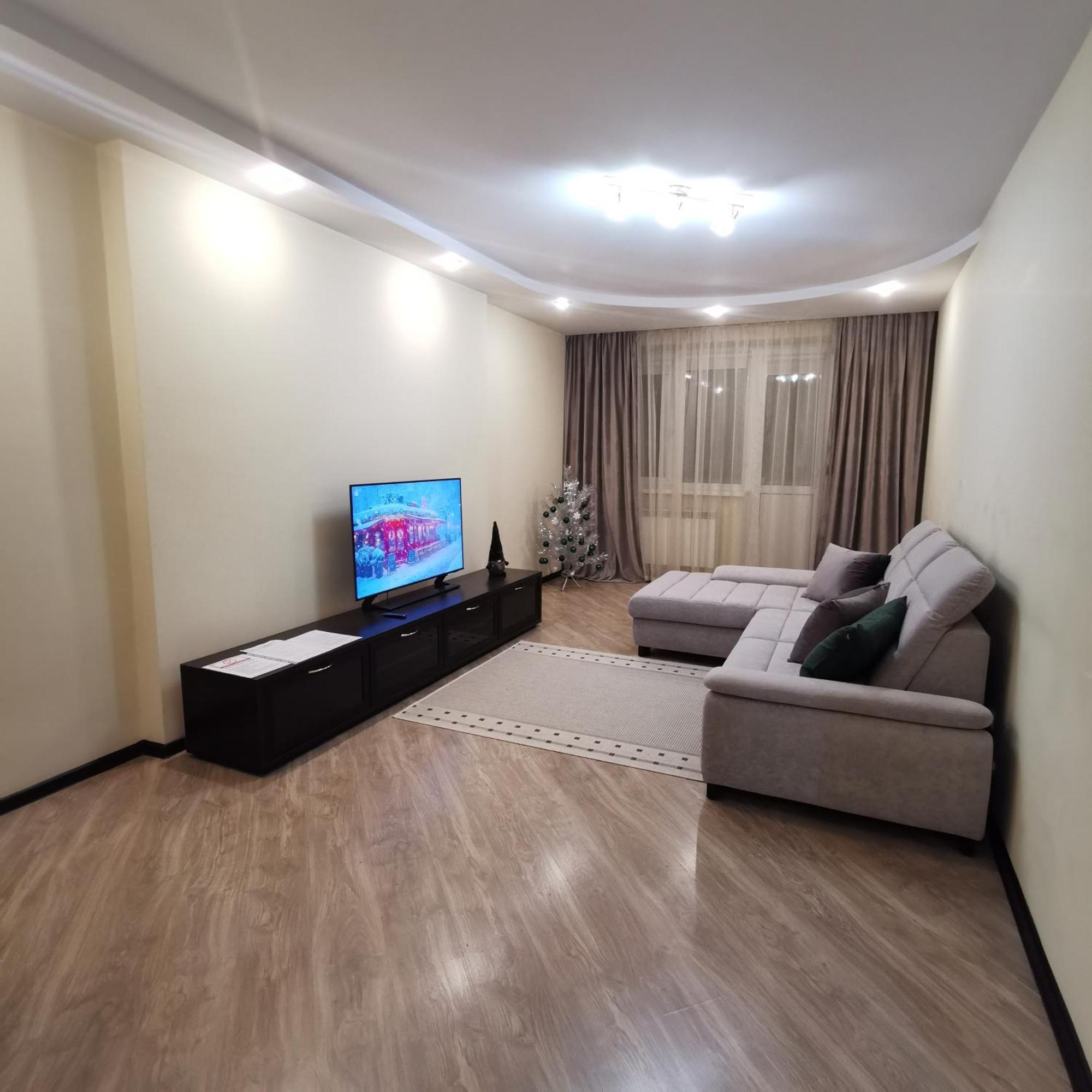 Big Apartment In Rivne Center Exterior foto